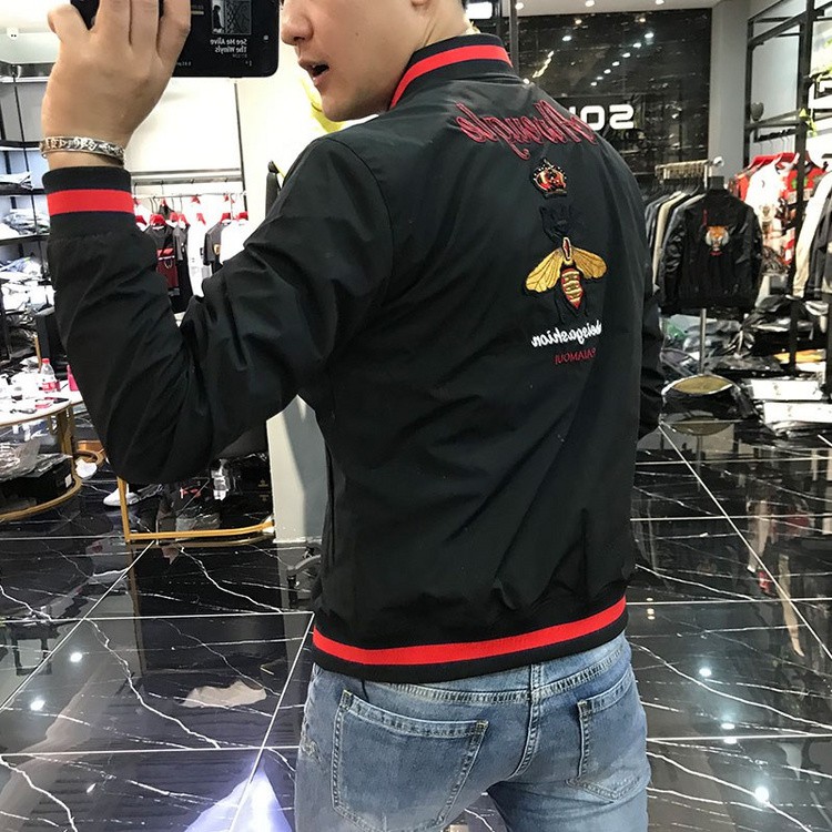 Aó khoác gió thêu thủ công hình con ong