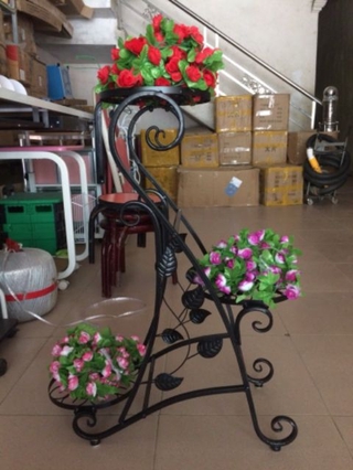 kệ cây cảnh bằng sắt hình lá