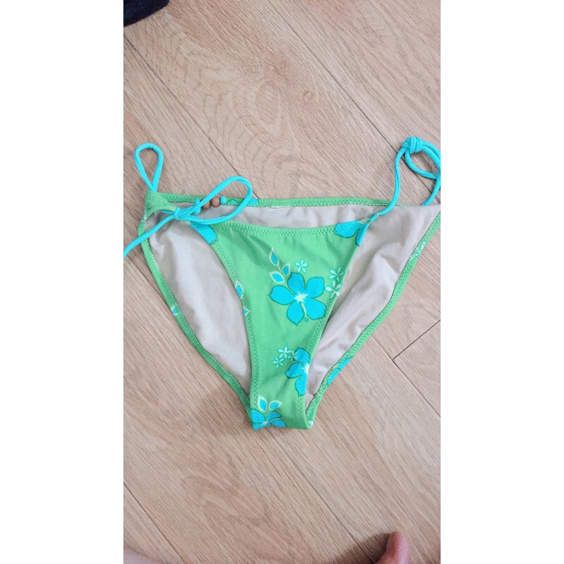 Hàng tặng kèm theo bộ bikini | BigBuy360 - bigbuy360.vn