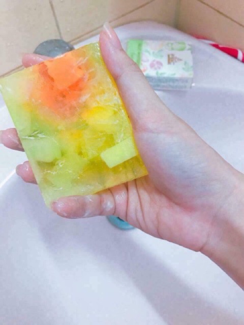 Soap trái cây trắng da Thái Lan(tặng kèm son)