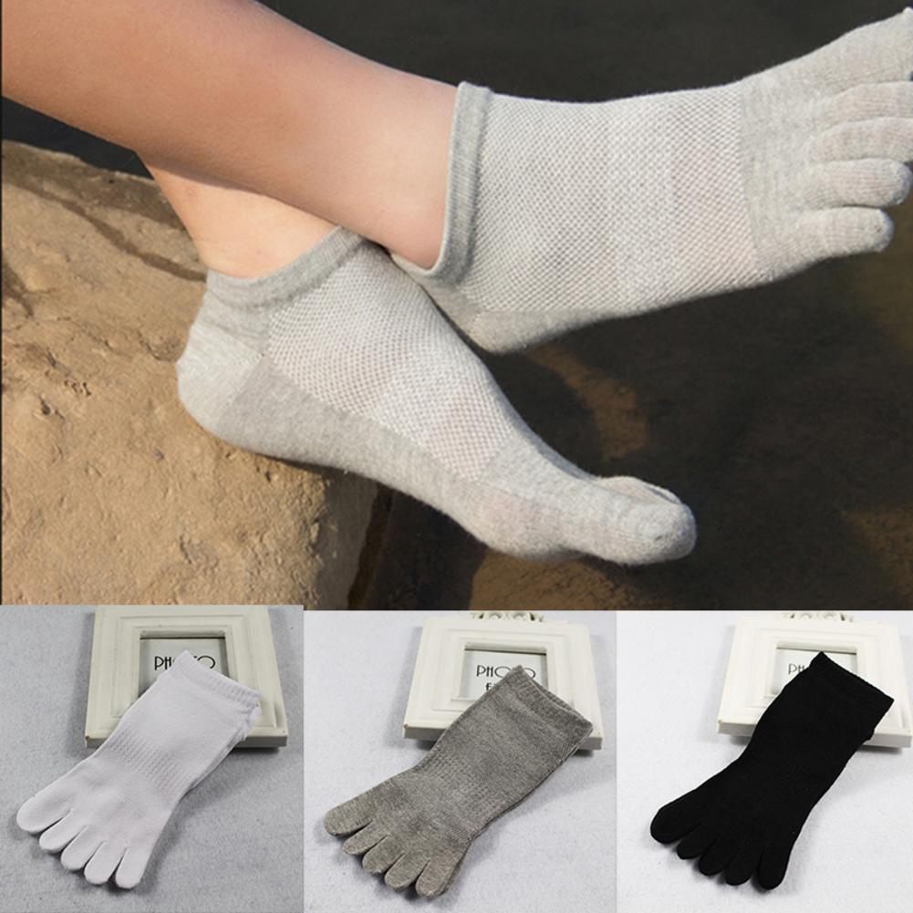 Vớ cotton xỏ ngón dạng trơn thoáng khí dành cho nam