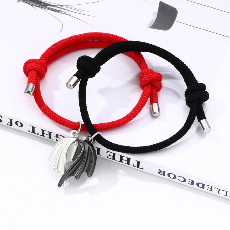 Bộ 2 Vòng Tay Bện Dây Thừng Khóa Nam Châm Hình Đôi Cánh Ác Quỷ Màu Đỏ Có Thể Điều Chỉnh