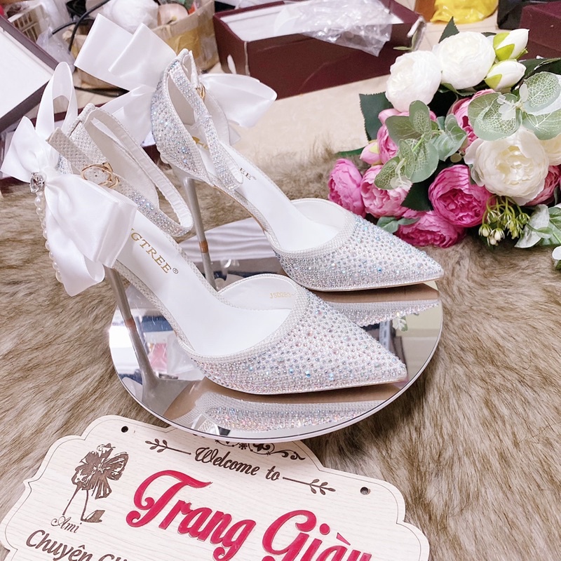 GIÀY CƯỚI CÓ QUAI NƠ NGỌC THẢ ĐÍNH ĐÁ CÓ SẴN