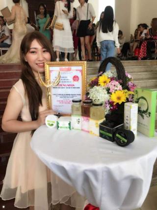 Mặt Nạ Tổ Yến Queen