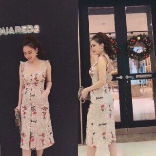 Váy cánh tiên thêu hoa nổi hở lưng chun.