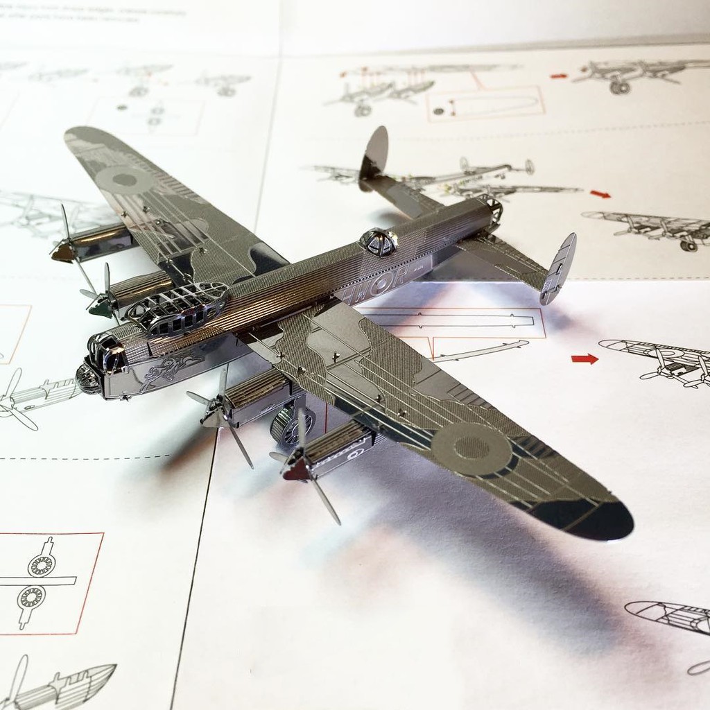 Mô Hình Lắp Ghép 3D Kim Loại Tự Ráp Máy Bay Ném Bom Hạng Nặng Avro Lancaster - Chưa Lắp