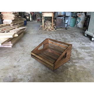 Thùng gỗ pallet xéo trưng bày trái cây