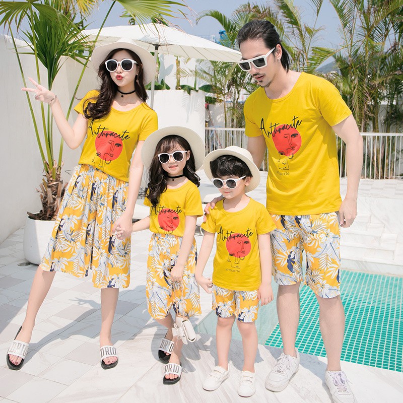 Áo gia đình 3 4 5 người ❤️FREESHIP❤️ Set đồ gia đình Áo thun cotton cao cấp màu vàng và quần hoa đi biển Family AG28