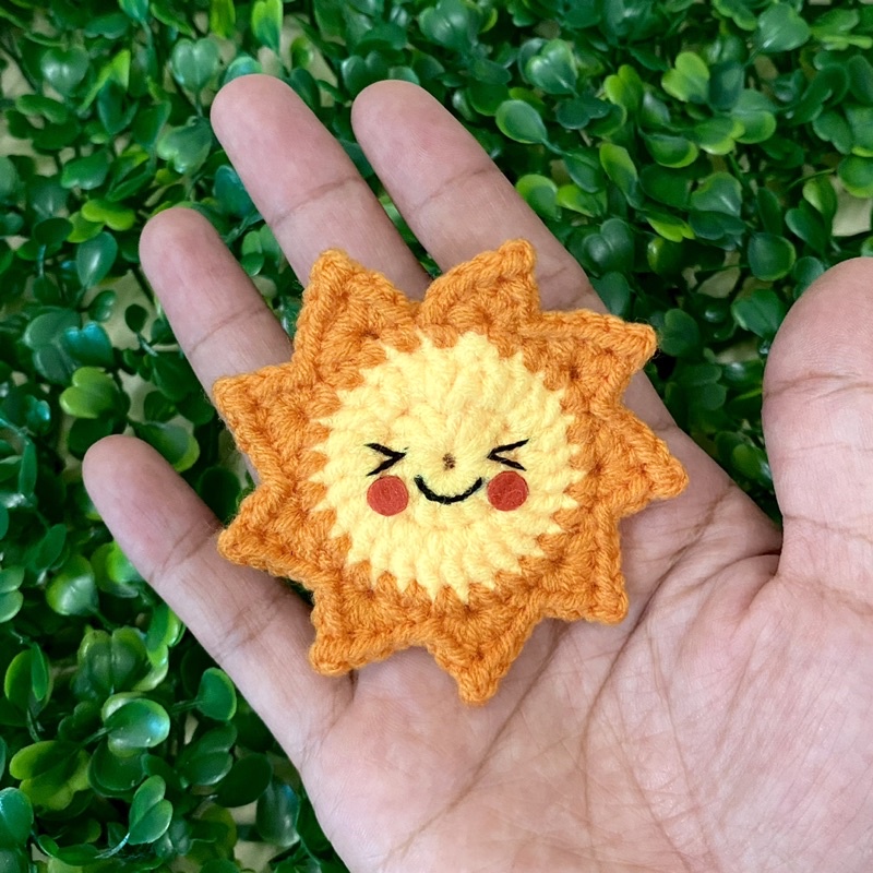 Cài áo bằng len đựng tỏi cho bé hình ông mặt trời đáng yêu