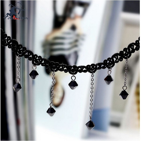 Vòng cổ choker đen đính hạt giả ngọc trai