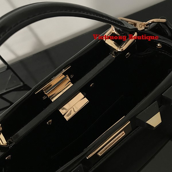 Túi xách đinh tán mới