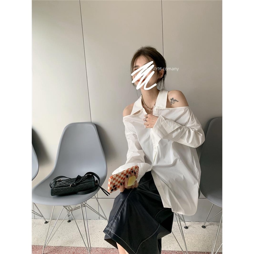 ┅Áo sơ mi trắng dáng rộng hở vai thiết kế trẻ trung cho nữ