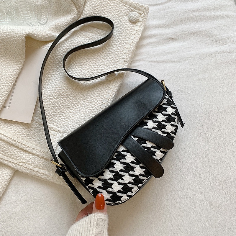 Túi đeo chéo thời trang dành cho nữ 2021