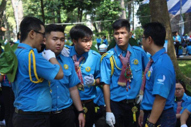 Áo sơ mi Hội liên hiệp thanh niên chỉ còn size 40 cho nữ