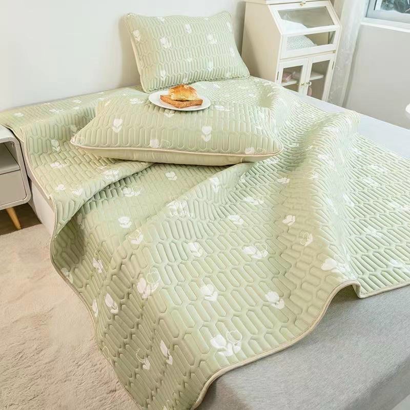 CHIẾU ĐIỀU HOÀ CAO SU NON HOA TRẮNG GỒM 2 GỐI +1 CHIẾU CỦA NHÀ ANHDUONG BEDDING