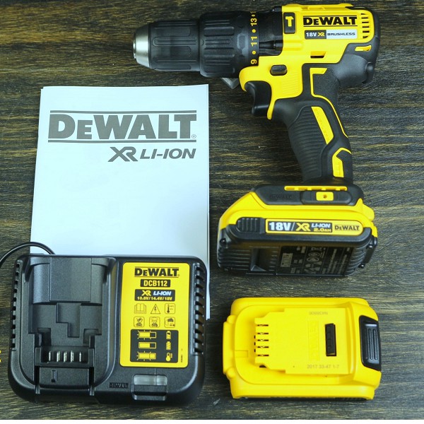 Dewalt - Máy khoan động lực pin 18V-2.0Ah DCD778D2-B1 (Kèm 2 pin, 1 đế sạc và 1 vali nhựa)