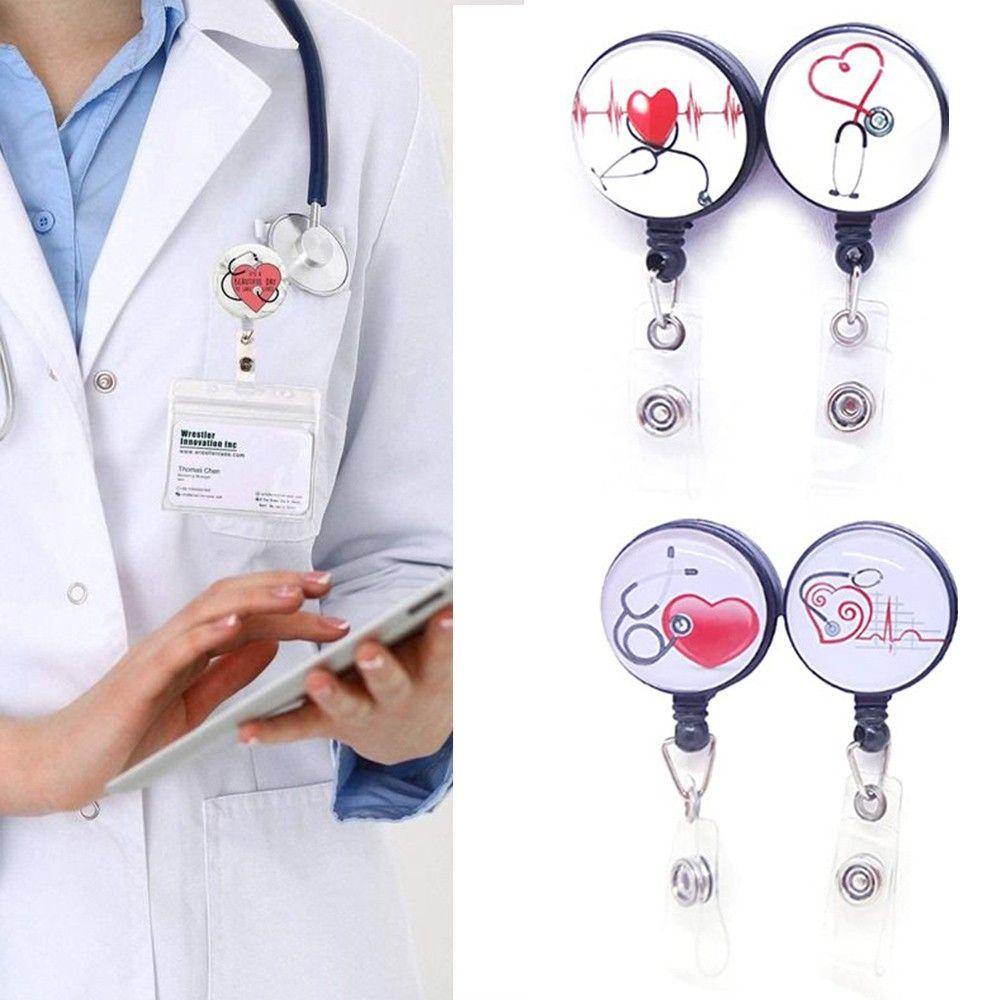 Giá Đỡ Huy Hiệu Có Dây Rút Thu Gọn Họa Tiết Trái Tim Dễ Thương