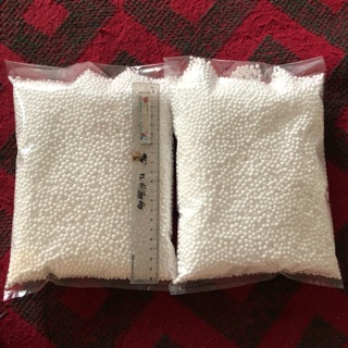2 túi hạt xốp trắng