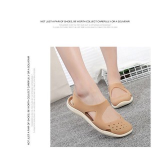 Giày cao su dẻo đi nhẹ và êm