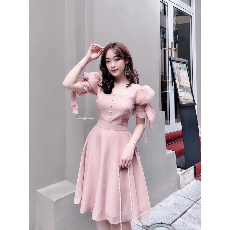 ĐẦM HỒNG CỔ U NÚT BỌC TAY VOAN NƠ