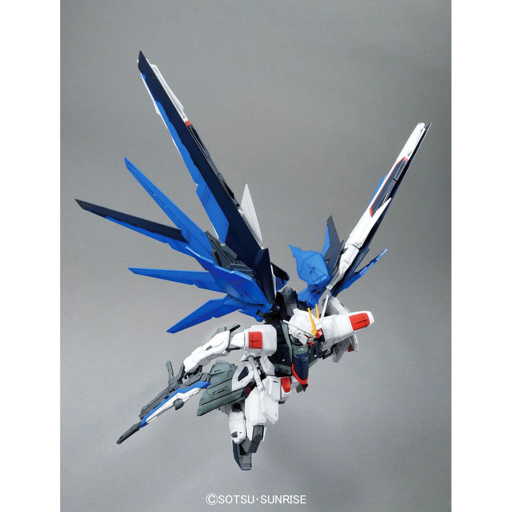 Mô Hình Gundam Bandai MG Freedom Gundam Ver 2.0 1/100 SEED