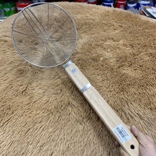 Vợt lưới vớt thức ăn bằng inox 20cm ,cán gỗ