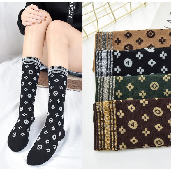 Vớ Tất Họa Tiết cổ cao Nam Nữ phong cách trẻ trung, năng động.