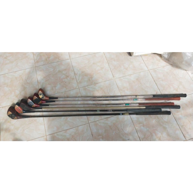 Gậy golf đầu gỗ kiểu xưa để trưng rất đẹp