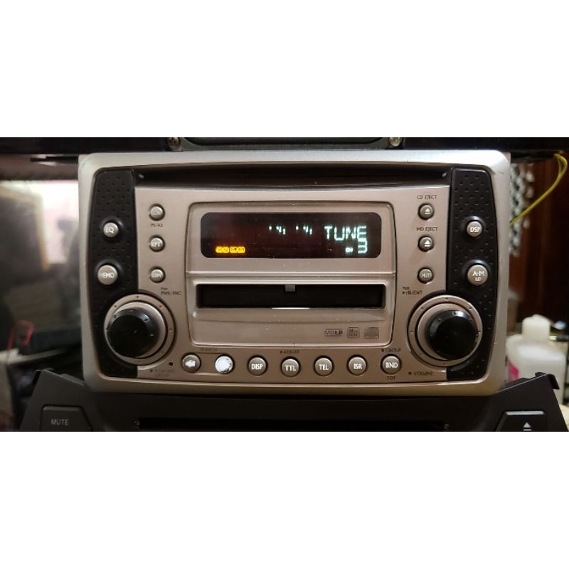 Đầu CD md radio Clarion Made in japan giành cho ô tô.