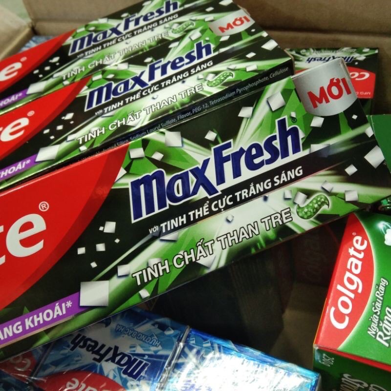 Kem đánh răng Colgate tinh chất than tre