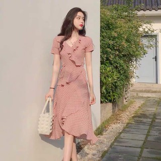 Váy hồng chấm bi bèo