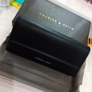 Ví charles & keith ví new tag nguyên hộp mua về chưa sử dụng lần nào hàng ord đảm vảo nguyên vẹn từ hộp đến ví và túi