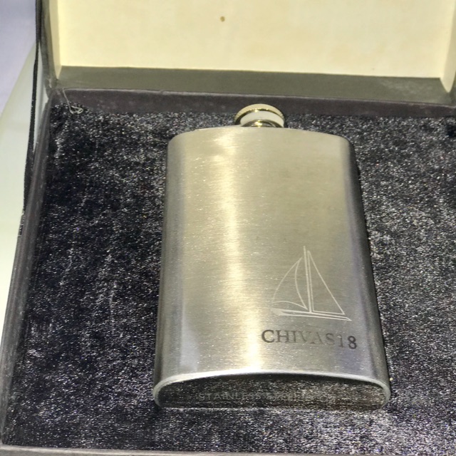 Hộp rượu Chivas 18 bằng inox