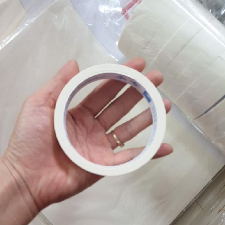 01 Cuộn Băng Dính Giấy 2cm Dày 14m loại băng dính để dán lên sản phẩm và có thể viết lên được để ghi chú hay hướng dẫn