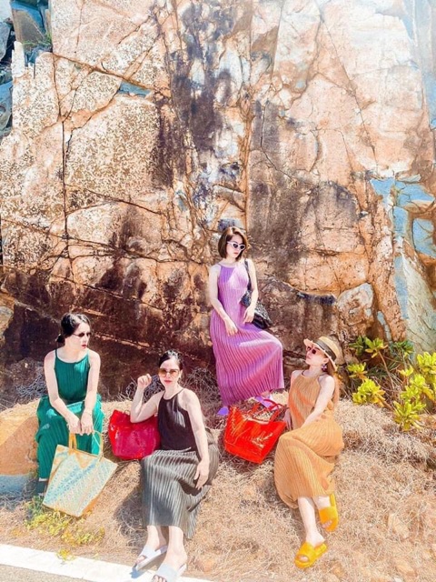 đầm maxi yếm dập li hot hit cập bến