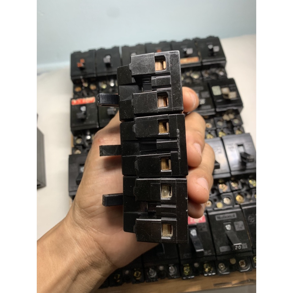CB cóc hàng bãi Nhật điện áp 110/220V đảm bảo chất lượng