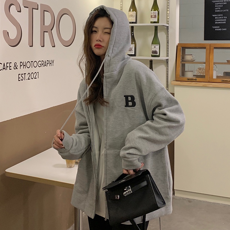 Áo khoác nữ SUXI tay dài dáng rộng in chữ cái thời trang - E3 Audio Miền Nam