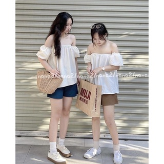 Áo trễ vai tay ngắn chất đũi xốp ( 2 màu be / trắng )