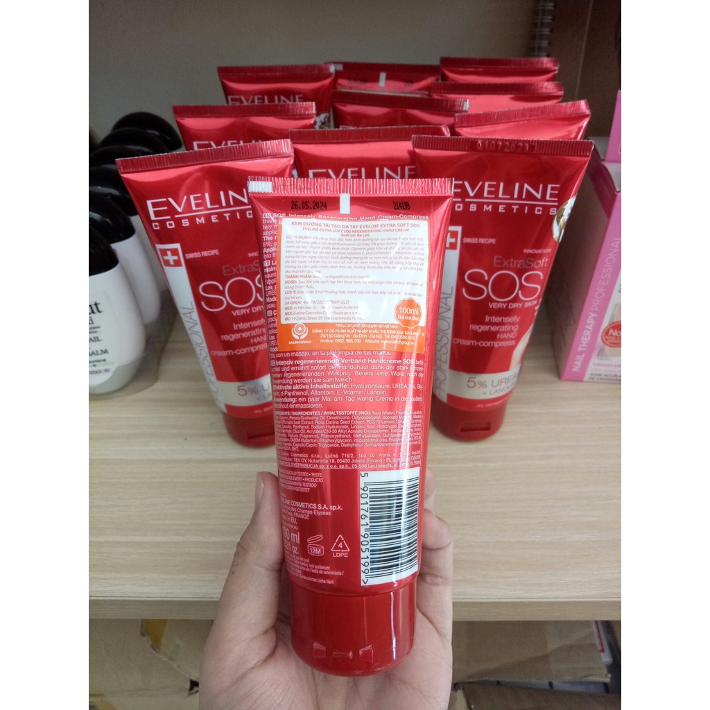 Kem dưỡng giúp tái tạo da tay siêu mềm mịn Eveline Extra Soft SOS 100ML