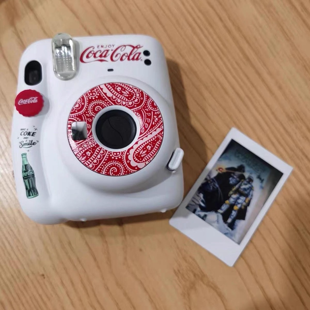 Máy chụp ảnh lấy ngay fujifilm instax mini 11 x Coca Cola bản giới hạn chính hãng