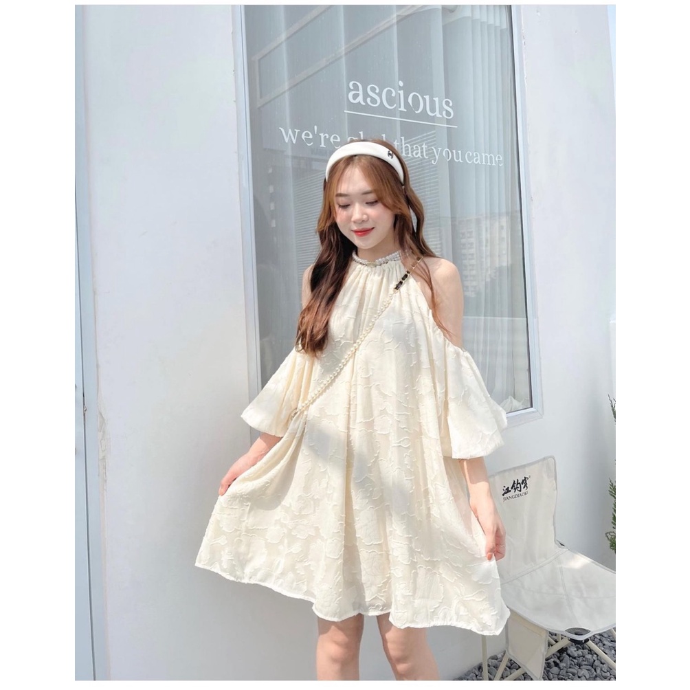 Váy cổ yếm hở vai tay xòe bánh bèo