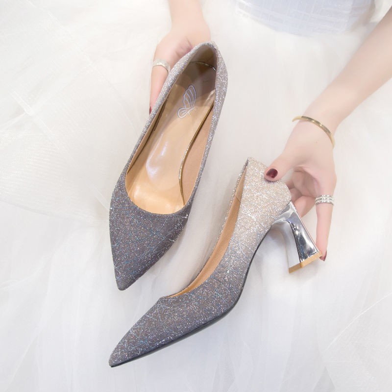 Giày cao gót dày của phụ nữ với phiên bản Hàn Quốc đơn mũi nhọn hoang dã thời trang mạng nổi tiếng cô dâu cưới ph