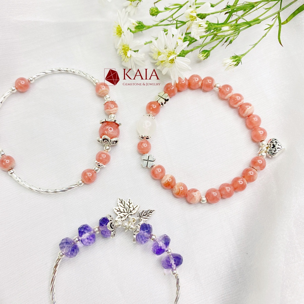 Vòng tay phong thủy Rhodochrosite mix charm cỏ 4 lá, trái tim tình yêu - KAIA