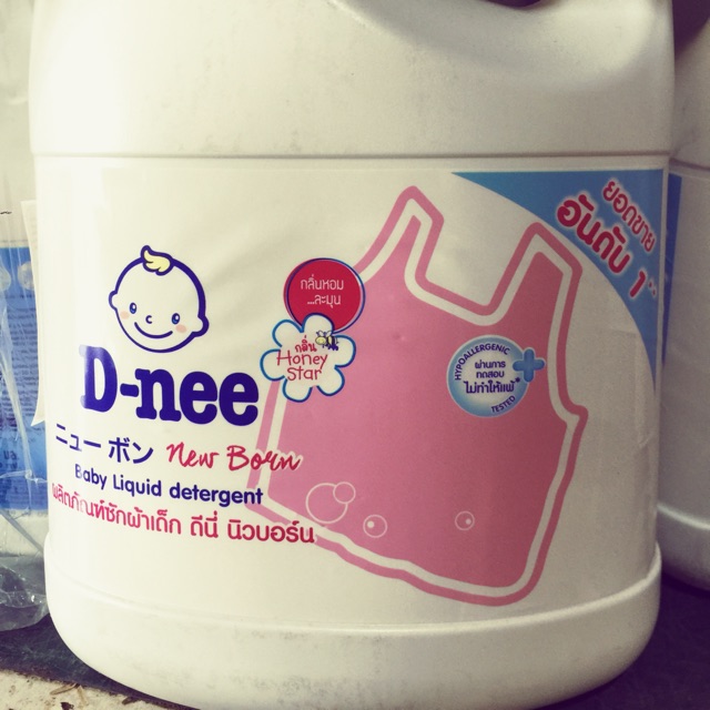 Nước giặt quần áo em bé Dnee