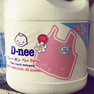 Nước giặt quần áo em bé Dnee