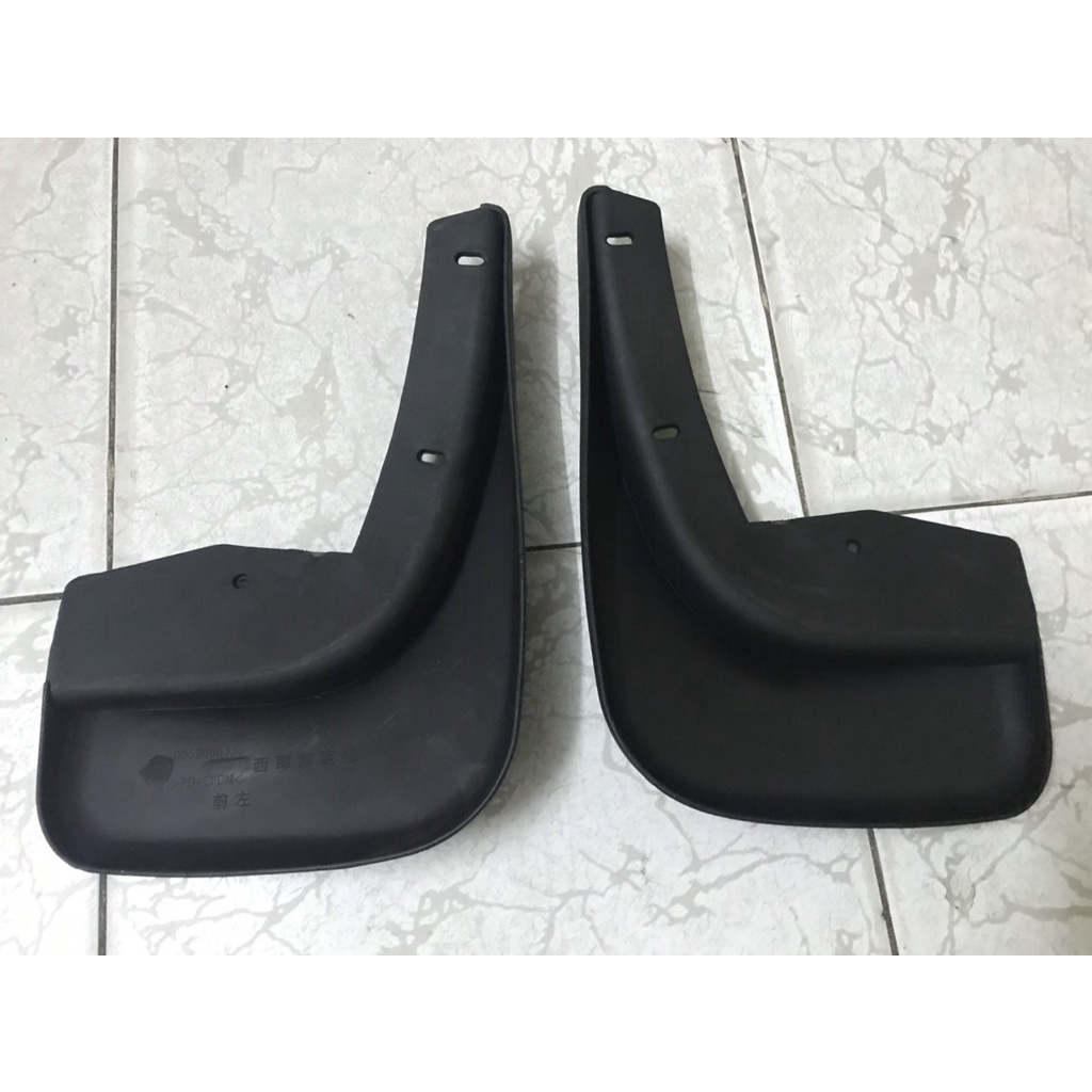 Chắn bùn bánh Fiat siena.