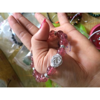 Vòng thạch anh dâu tây mix hoa hồng 10li