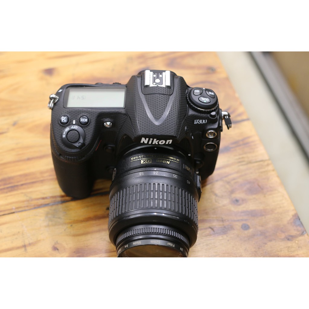 Máy ảnh Nikon D300 + Ống kính Nikon AF-S 18-55mm 3.5-5.6G VR