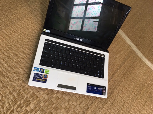 Laptop Asus K43 trắng đẹp tinh khôi từng góc cạnh | BigBuy360 - bigbuy360.vn