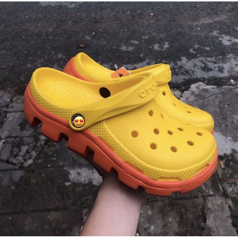 Dép Sục cá sấu Thời Trang dành cho Nam Nữ màu Vàng Đế Cam và Tặng 6 Sticker 2D